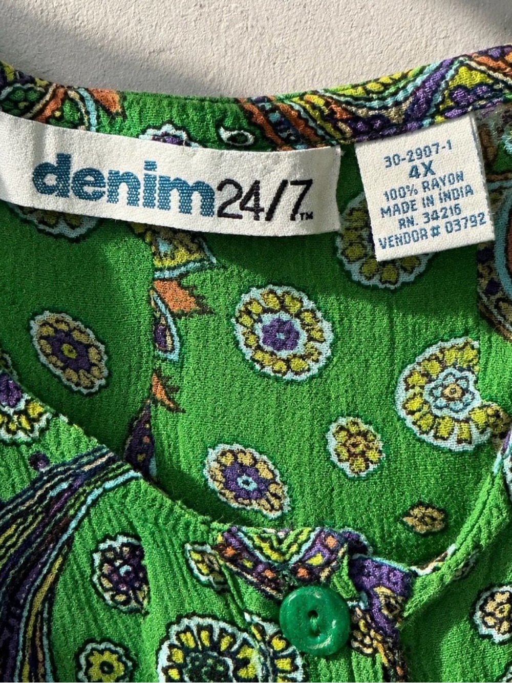 Green Paisley Boho Rayon Flutter Sleeve Blouse Plus Size Denim 24/7 4X - Picture 4 of 5